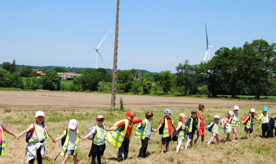 Les scolaires du Fief-Sauvin en visite au Parc éolien
