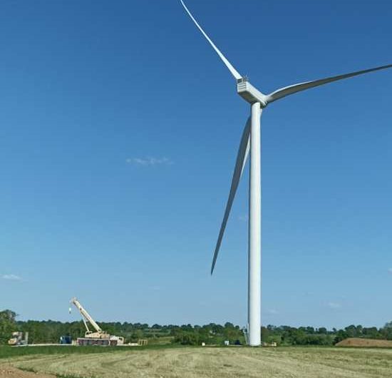 Première éolienne installée !